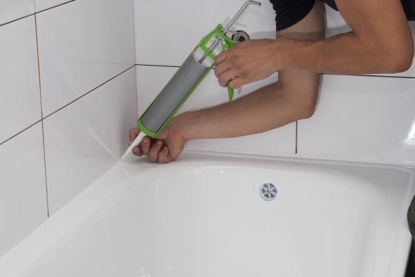 Cost of Tub Recaulking in Mchenry